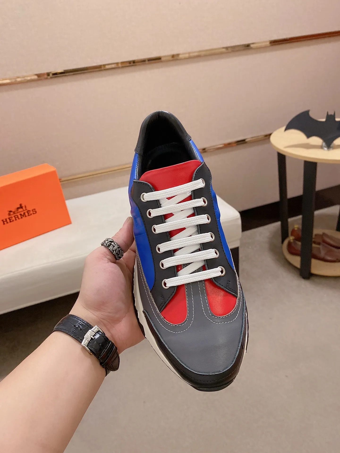 Ex-factory price: 500💰《HERMES》【Classic original single version】Hermès; top 🔝purchasing agent🔍🔍men's latest 🇺🇸sold simultaneously, original imported from Italy ▲▲first-layer cowhide ▲▲ (high-end, nobility and class) ) Exquisite workmanship (Italian 🇮🇹 imported water-dyed 🐂 cowhide lining) sole: original sole provided by the original factory, ⚠️exclusive double-layer activity·TPR·rubber·combined molded outsole; super comfortable·wear-resistant·non-slip·environmental protection The real thing is more beautiful when photographed in kind (high quality, following orders), you can come in and out at will * Number of yards: 38·39·40·41·42·43·44# (can be customized 45.)